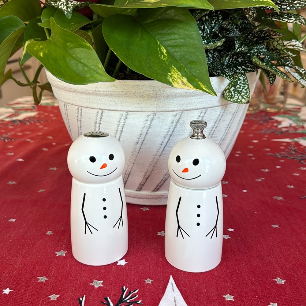 Fletcher Mill snowman salt shaker and pepper grinder set USA made
5” tall